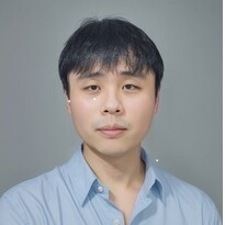 電池專班主任  研究方向：  電化學、儲能系統、電池、超級電容器、金屬電鍍、臨場拉曼光譜  電話：(02)2908-9899 轉 6119  e-mail:ytlu@mail.mcut.edu.tw   辦公室地點：化工館226